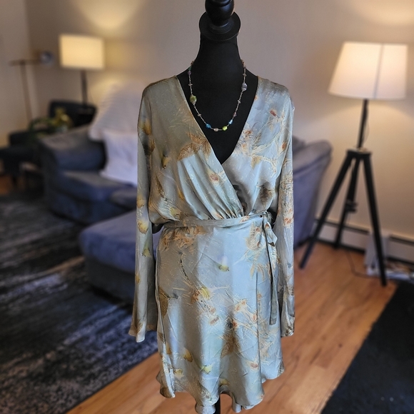 Zara Printed Elegant Floral Wrap With Bell Sleeves Dress Size XXL - Picture 13 of 16